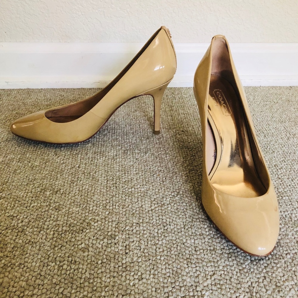 Coach nude patent leather pump sz 7